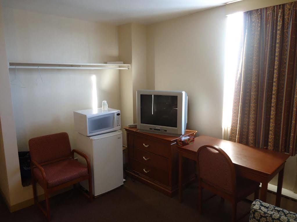 Canadiana Motel 서드베리 외부 사진